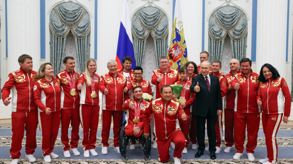 Sport nie zdaje egzaminu. Rosjanie wracają na salony