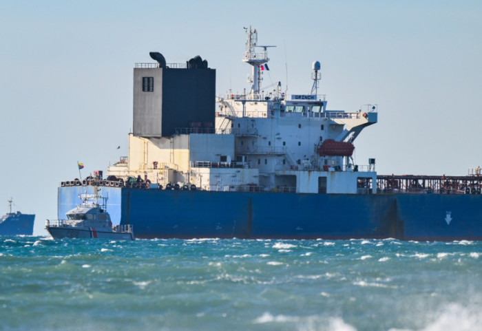 Moskwa obchodzi sankcje. Francja odblokowała rosyjski tankowiec po grzywnie