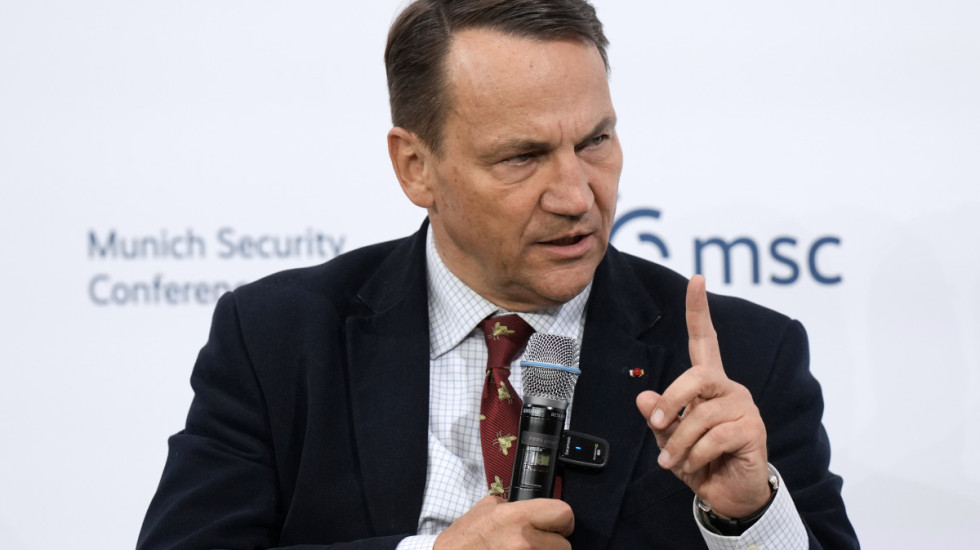 Tego oczekuje Sikorski od nowego rządu na Węgrzech. "Mamy nadzieję"