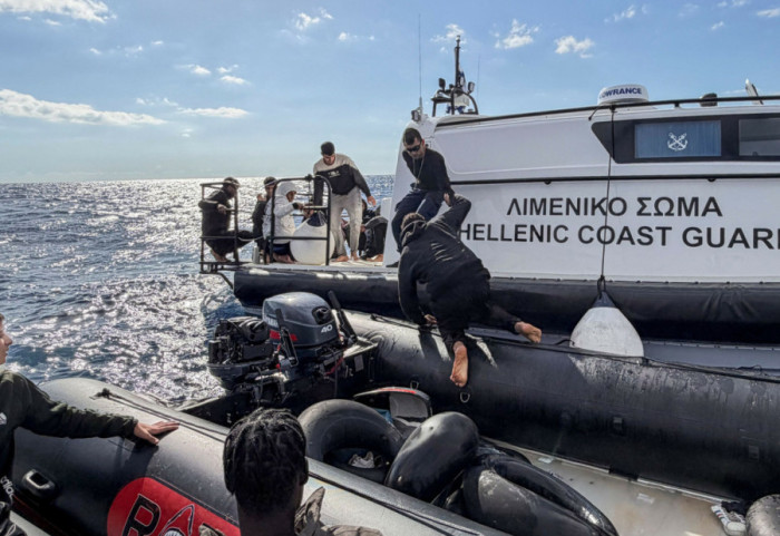 Presja migracyjna. Media: Grecja wykorzystuje zamaskowanych migrantów do odpychania innych