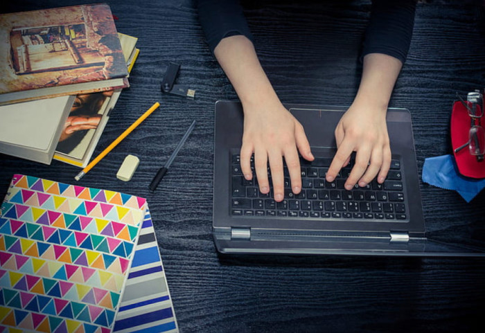 Analogowa kontrewolucja w szwedzkiej edukacji: powrót do książek i długopisów