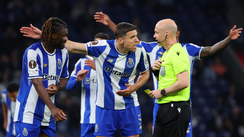 Koszmarny wieczór Bednarka. Czerwona kartka i koniec marzeń FC Porto