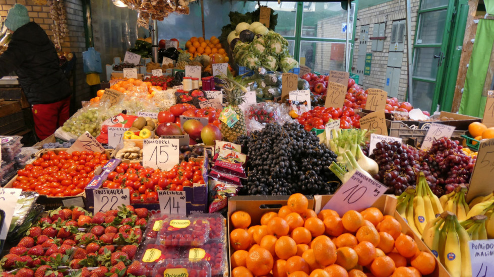 Cebula i jabłka znów na szczycie. Jakie warzywa i owoce jedzą Polacy?