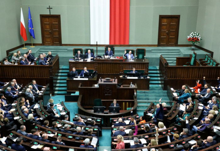 Polityczne przetasowania przed wyborami 2027 r. Politolodzy oceniają co mogą oznaczać