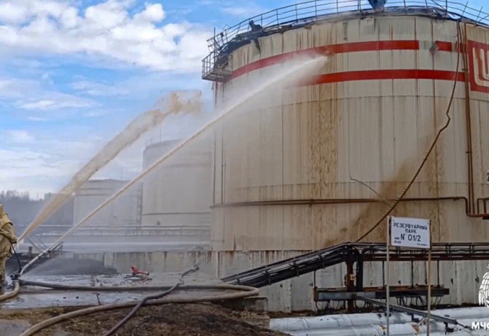 Pożar w porcie w Wysocku nad Morzem Bałtyckim po ataku ukraińskich dronów