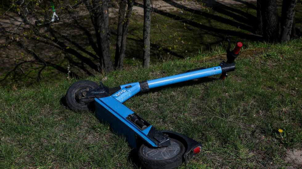 Wypadki na e-rowerach i hulajnogach to ryzyko urazu mózgu