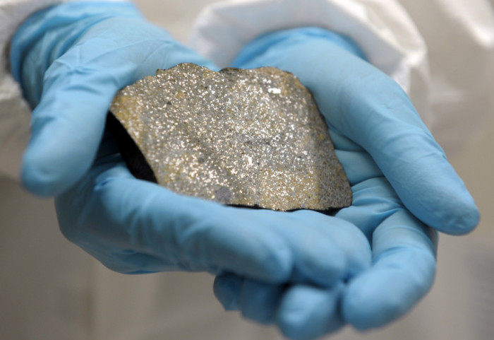 Kopernikit – nowy minerał prosto z kosmosu, odkryty przez naukowców z Uniwersytetu Śląskiego