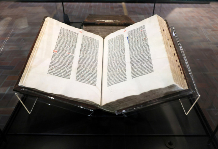 Nowa Czytelnia Biblijna KUL otwarta. Ponad 8 tys. woluminów i bezcenne zabytkowe Biblie