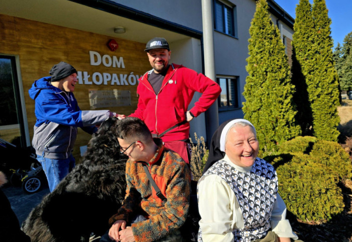 Działalność znanych sióstr z Broniszewic zagrożona? Nowy projekt ministerstwa rodziny uderza w DPS-y