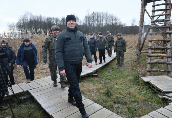 Nawrocki, Tusk i ministrowie wspólnie na tajnym szkoleniu wojskowym w okolicach Warszawy. Co ćwiczyli?