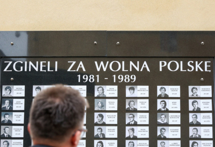 Stan wojenny. Prokuratura stawia zarzuty. Miał strzelać do Polaków