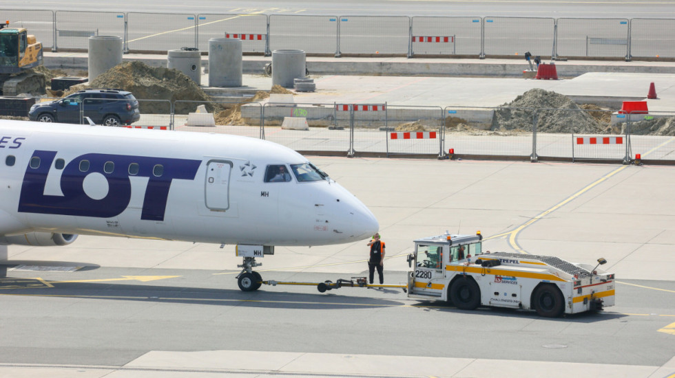 Ruch na Lotnisku Chopina spadł o 9 proc. - powodem konflikt na Bliskim Wschodzie