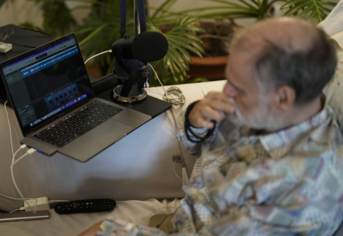 Zaskakujące wyniki badań - głosy generowane przez sztuczną inteligencję są bardziej zrozumiałe niż ludzka mowa