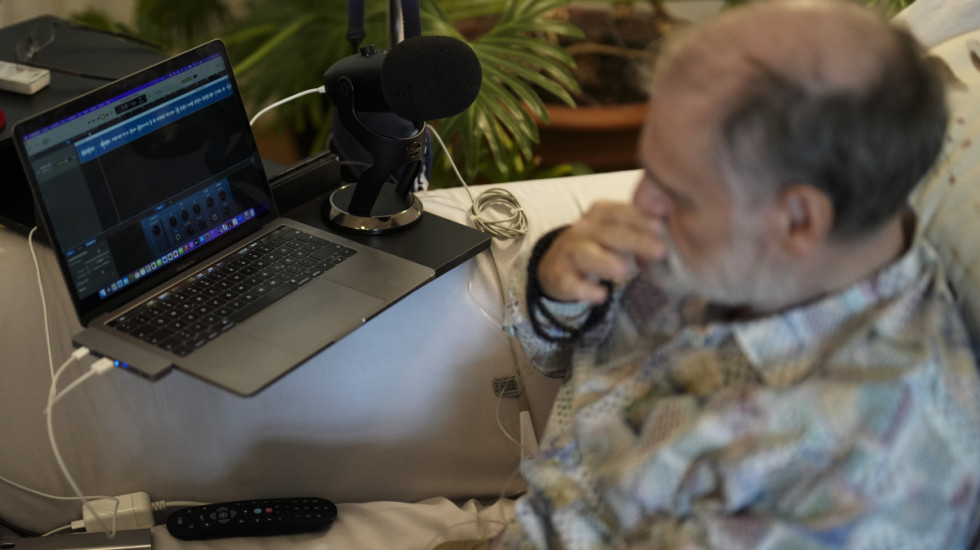 Zaskakujące wyniki badań - głosy generowane przez sztuczną inteligencję są bardziej zrozumiałe niż ludzka mowa