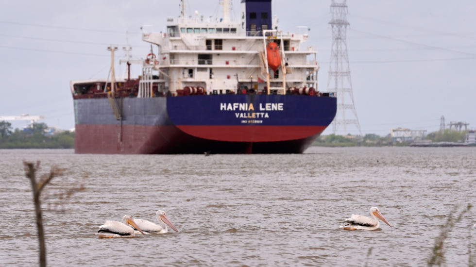 MAE, MFW i Bank Światowy ostrzegają przed "chomikowaniem" ropy naftowej