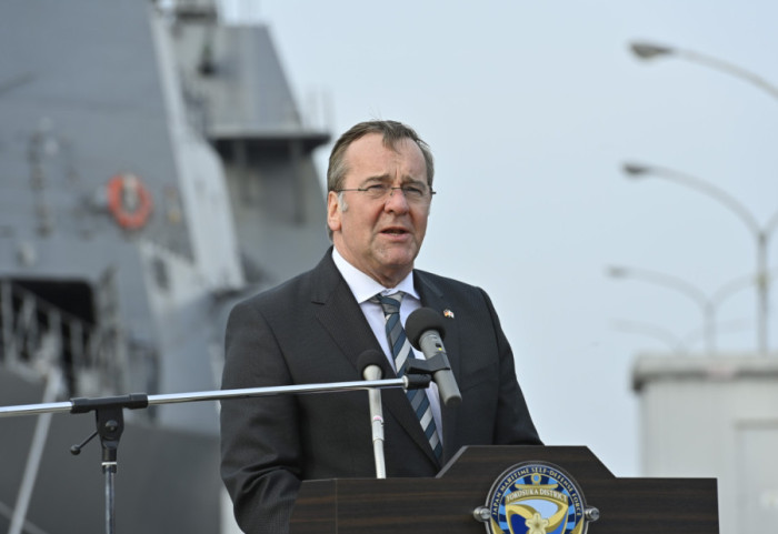 "Historyczny punkt zwrotny". Niemcy zmieniają strategię bezpieczeństwa