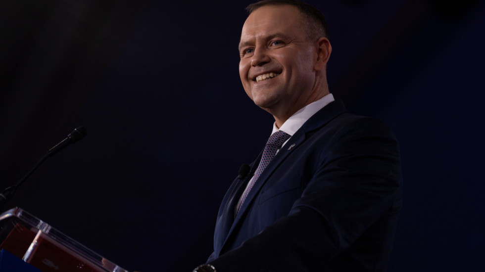 Niemal 50/50. Polacy podzieleni w kwestii oceny prezydenta Karola Nawrockiego.