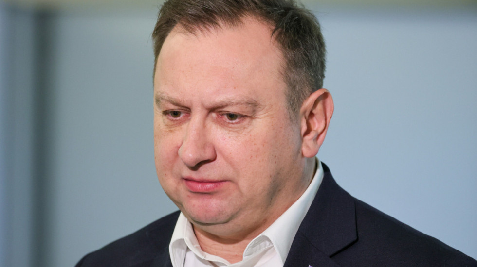 Napięcia w koalicji przed wotum nieufności. Trela: "Na Hołowni świat polityczny się nie kończy"