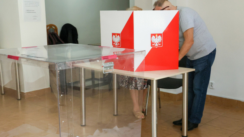 KO przed PiS w najnowszym sondażu Social Changes. Konfederacja trzecia, PSL i Polska 2050 pod progiem