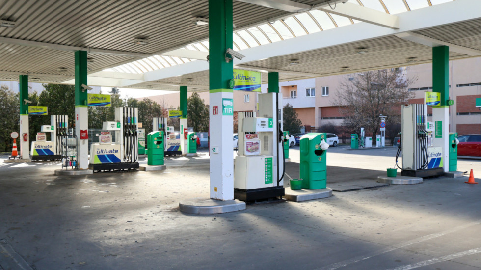 Niższy VAT i akcyza na paliwa przedłużone do 15 maja