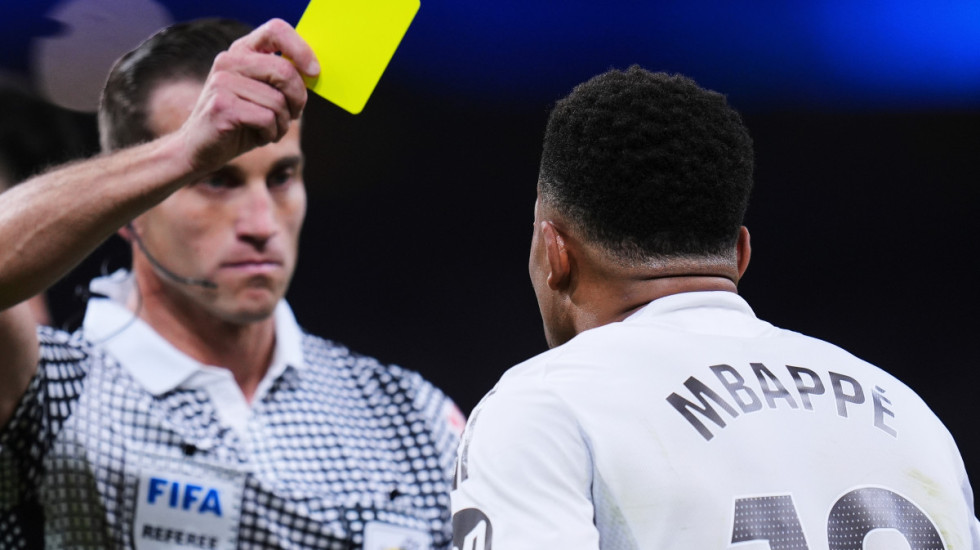 FIFA: Zmiana w przepisach dotyczących żółtych kartek