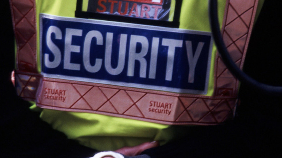 Brytyjskie związki zawodowe odradzają ochroniarzom zatrzymywanie złodziei w sklepach. "Nie narażajcie się"