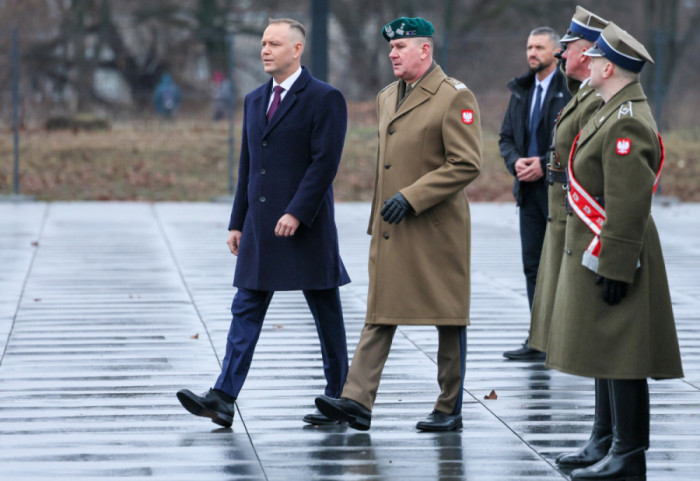 W Dniu Flagi Nawrocki wręczy nominacje generalskie. Czy to zamknie spór na linii prezydent-rząd