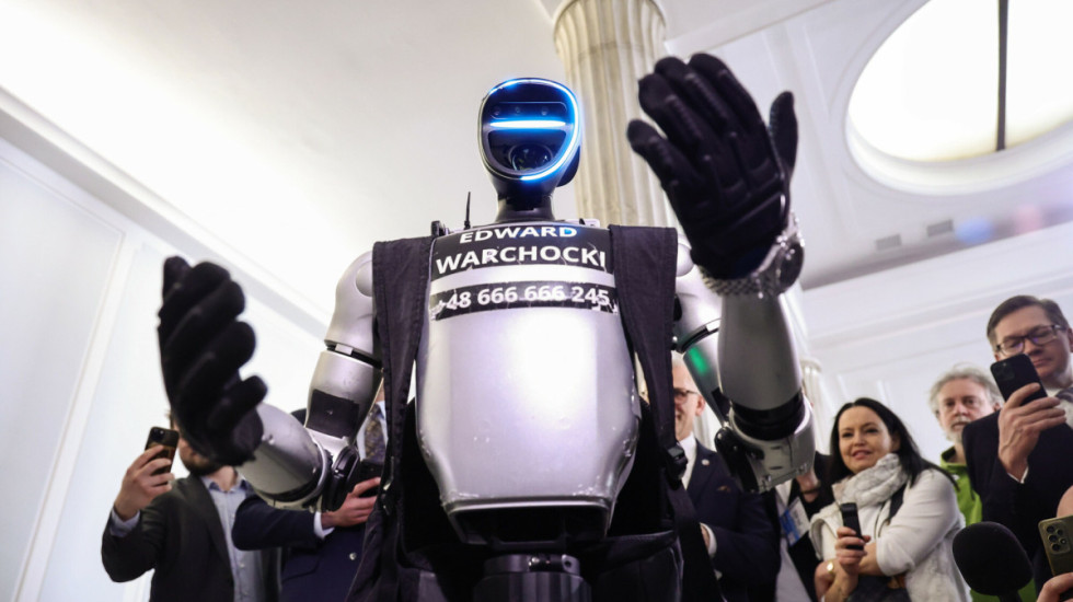 Rządowy projekt ustawy wdrażającej AI Act trafił do sejmowej komisji