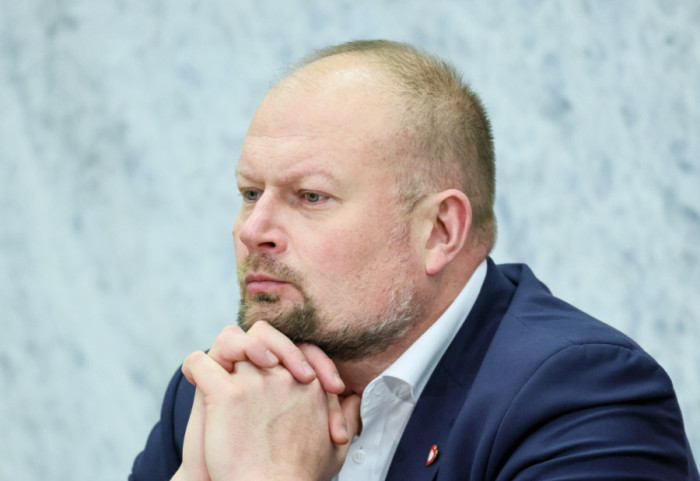 Zembaczyński mówi o „nielojalnej mendzie”. Poseł z partii Hennig-Kloski: To nieakceptowalny język