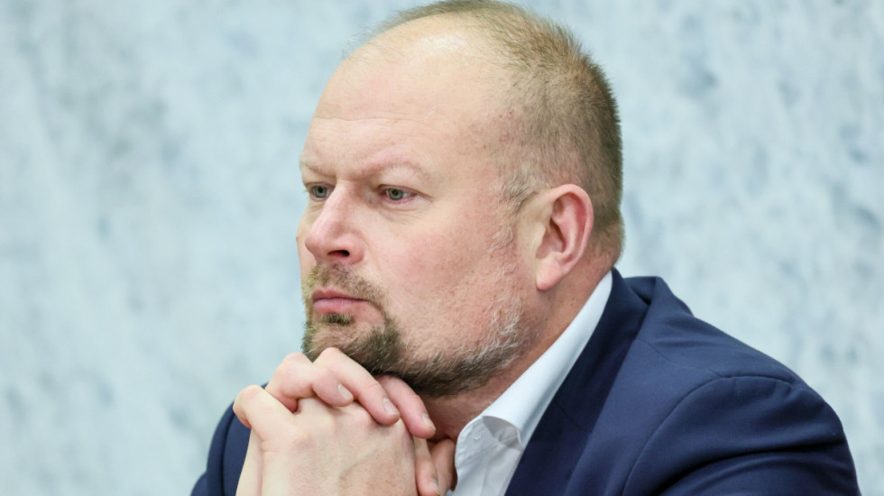 Zembaczyński mówi o „nielojalnej mendzie”. Poseł z partii Hennig-Kloski: To nieakceptowalny język
