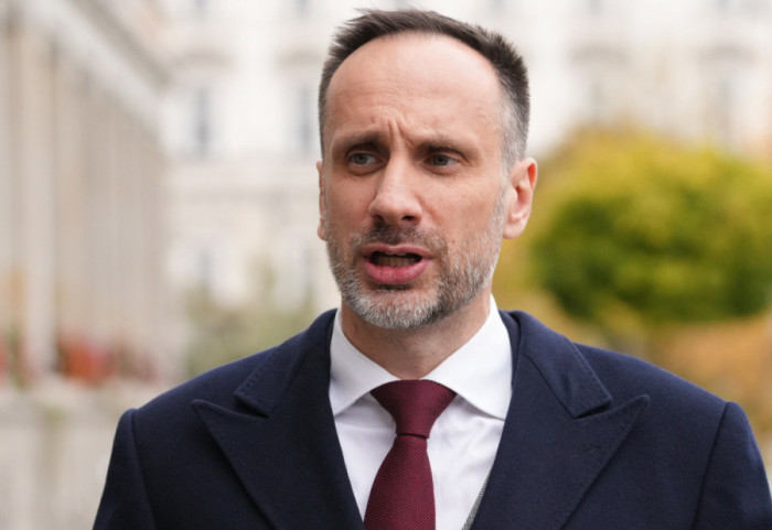 Źródła Newsmax Polska: Kowalski próbował wycofać rezygnację, ale się spóźnił