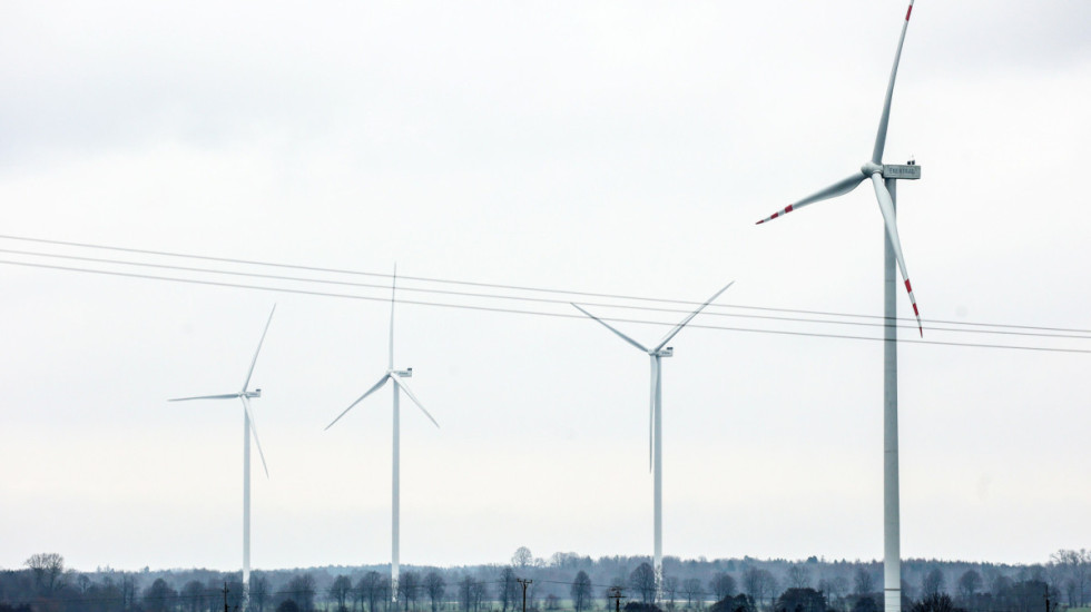 Administracja prezydenta Trumpa wstrzymuje projekty energetyki wiatrowej