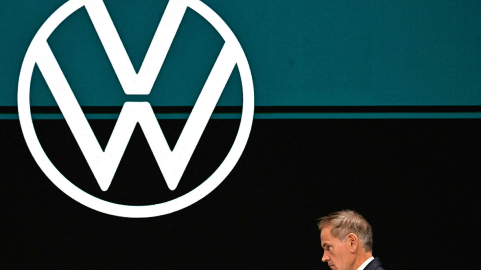 25-procentowe cła Trumpa uderzają w gigantów automotive: akcje BMW i VW ostro w dół
