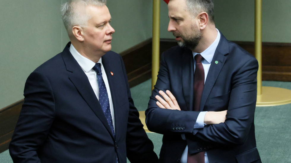 Ponad 70 nowych oficerów SKW odebrało akty mianowania od szefa MON