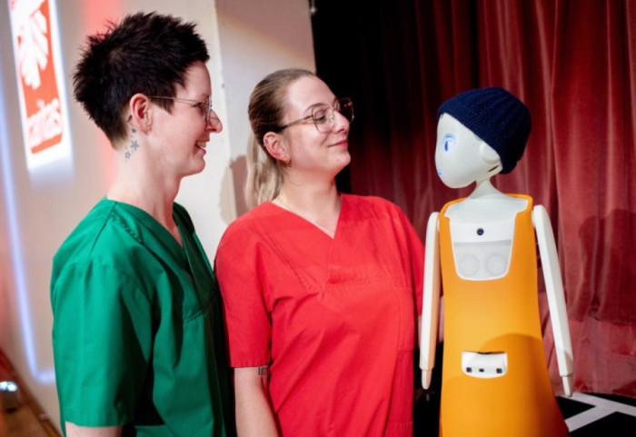 Robot kontra „prawicowy wujek”. Sztuczna inteligencja z Siegen uczy młodych debaty