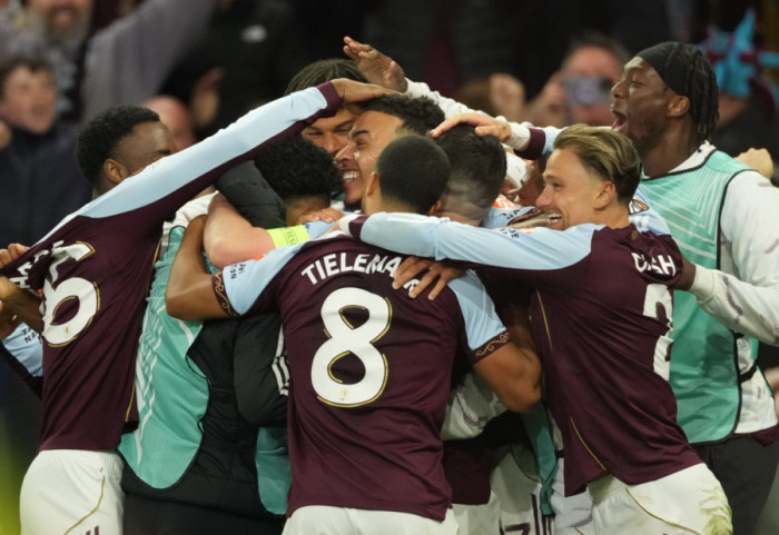 Aston Villa rozbiła rywali. Cash zagra w finale