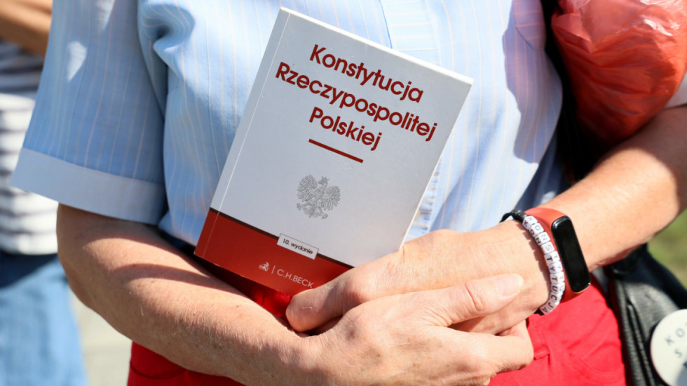 Sondaż „Super Expressu”: większość Polaków dobrze ocenia obecną konstytucję