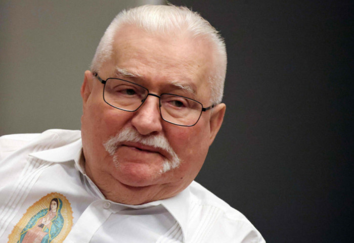 Wałęsa żąda przywrócenia tablicy lub zwrotu darowizny