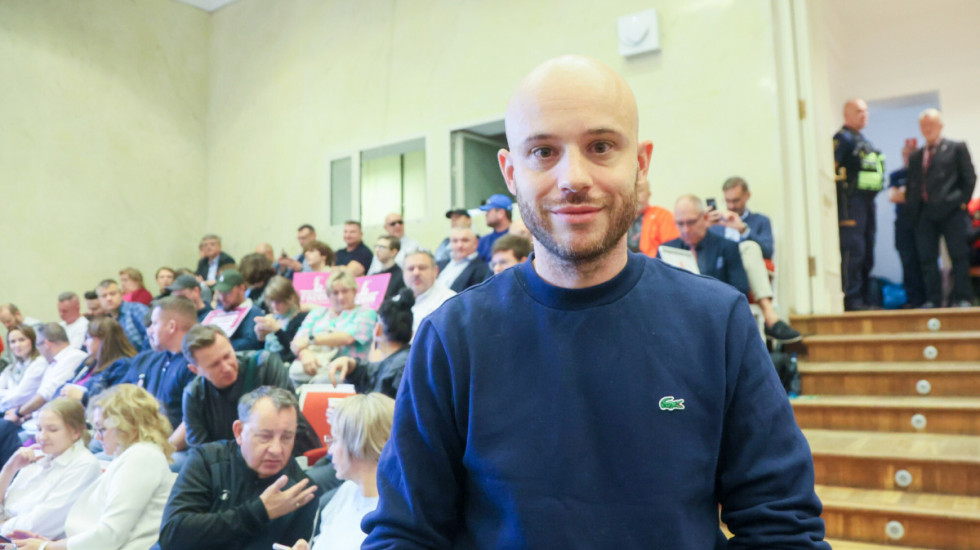 Impreza techno przed pałacem w Wilanowie. Śpiewak dla Newsmax Polska: To kryzys moralny