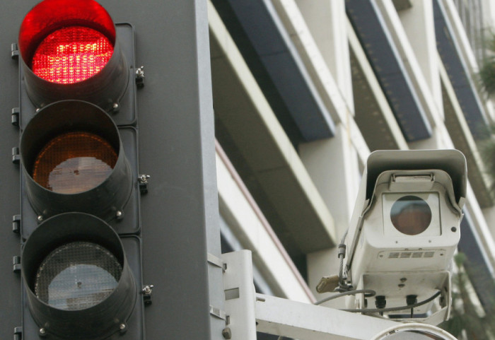 Koniec z przejeżdżaniem na czerwonym świetle? Ministerstwo Infrastruktury uruchamia system RedLight