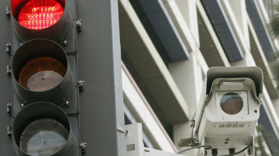 Koniec z przejeżdżaniem na czerwonym świetle? Ministerstwo Infrastruktury uruchamia system RedLight