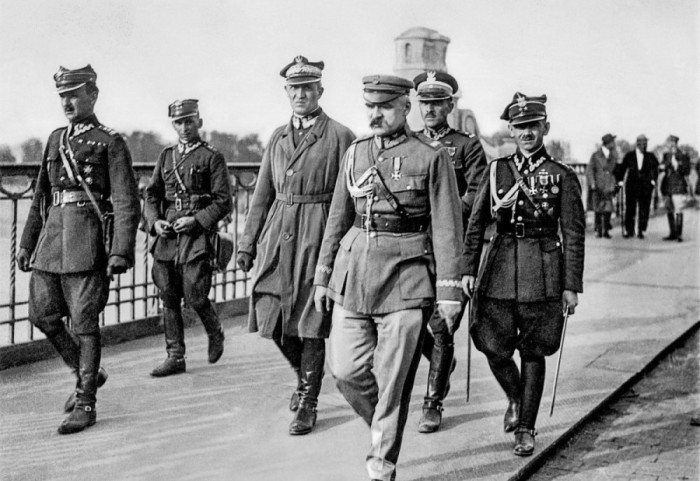 Prof. Polak dla Newsmax Polska: Piłsudski, wkraczając do Warszawy, nie miał zamiaru doprowadzać do walk