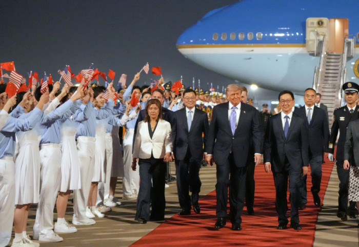Trump już w Pekinie. Gorące powitanie