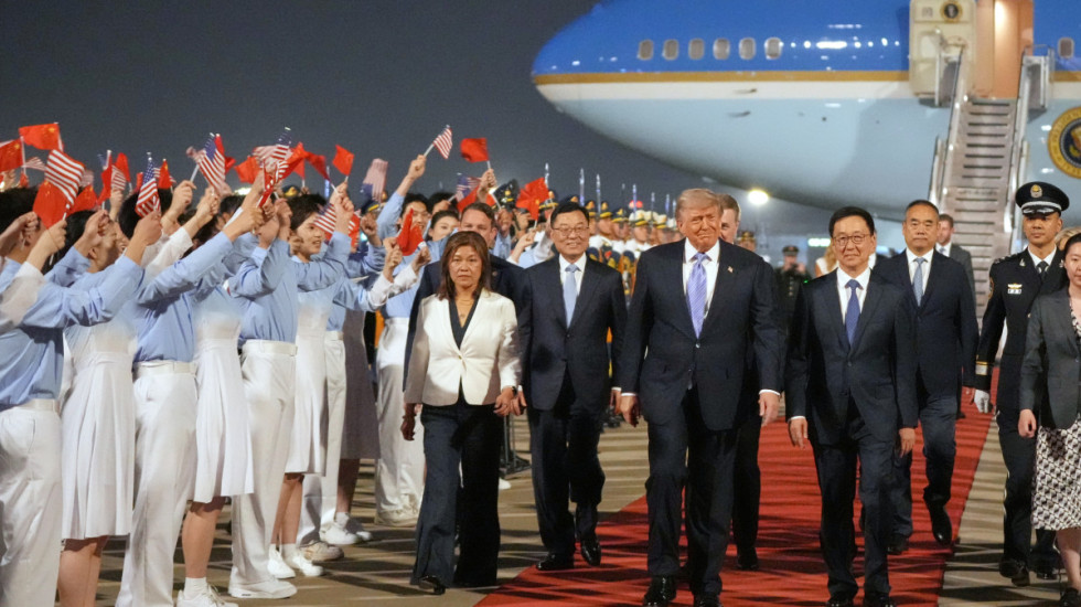 Trump już w Pekinie. Gorące powitanie