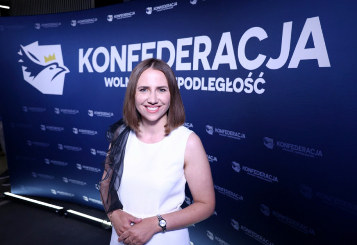 Nowe wzory aktu małżeństwa. Bryłka dla Newsmax Polska: Tusk zdaje sobie sprawę, że to złamanie konstytucji