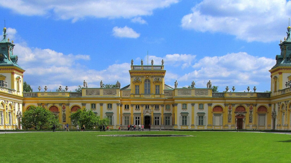Kontrowersyjna impreza techno w Warszawie. Odwołano dyrektora muzeum w Wilanowie