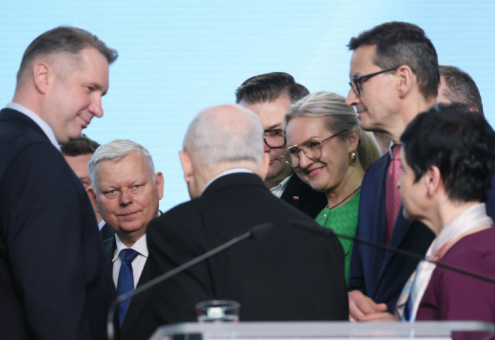 Czy PiS szykuje polityczne zawieszenie broni? Morawiecki wyciąga rękę do Czarnka