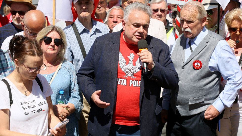 Interwencje policji w mieszkaniach dziennikarzy TV Republika. Karol Nawrocki reaguje