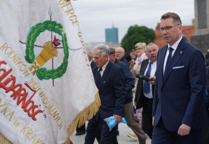 Czarnek: „Jedzenie nie rodzi się w Lidlu”. Apel o solidarność z polską wsią