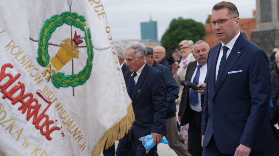 Czarnek: „Jedzenie nie rodzi się w Lidlu”. Apel o solidarność z polską wsią